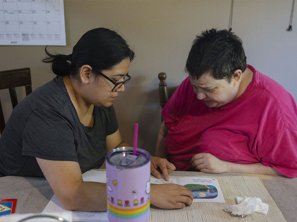 News-Wis-Watch-Good-Hand-Care_crJoeTimmerman_WisconsinWatch-09052024.jpg